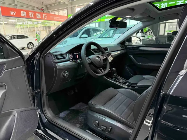 Skoda Superb — Фото автомобиля 7