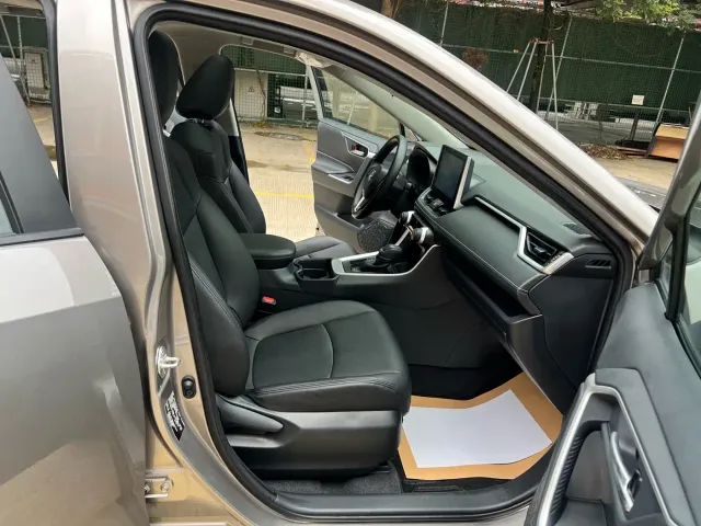 Toyota RAV4 — Фото автомобиля 8