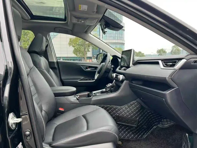 Toyota RAV4 — Фото автомобиля 7