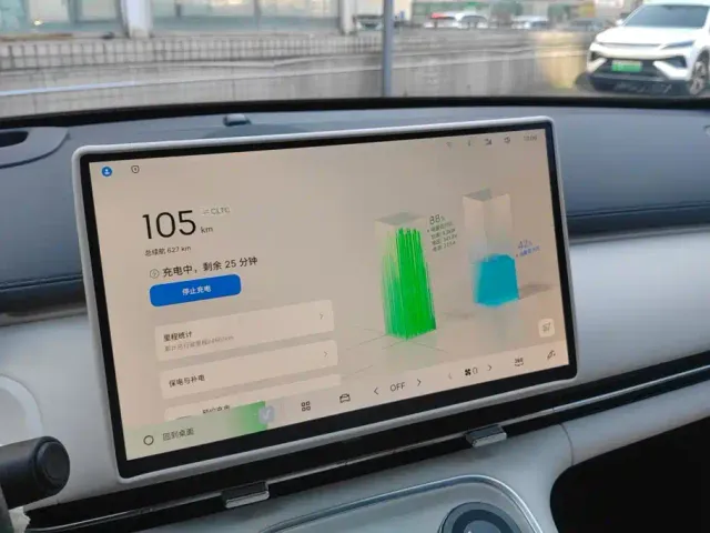 Geely Galaxy Starship 7 EM-i — Фото автомобиля 13