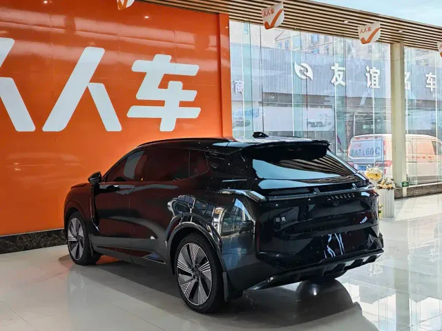 Lynk & Co 08 EM-P — Фото автомобиля 6