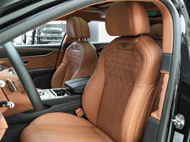 Bentley Flying Spur — Фото автомобиля 13