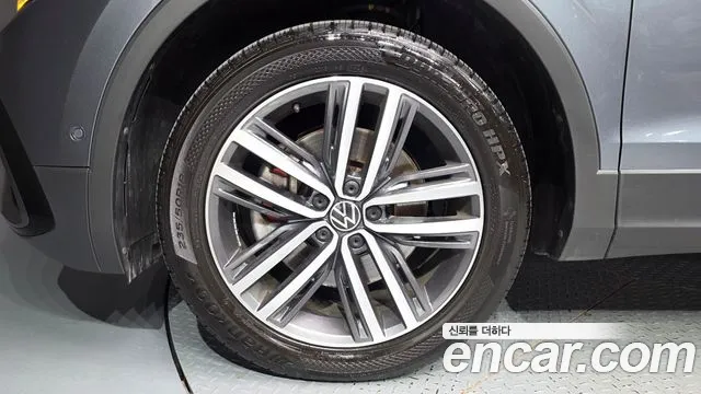 Volkswagen Tiguan — Фото автомобиля 5