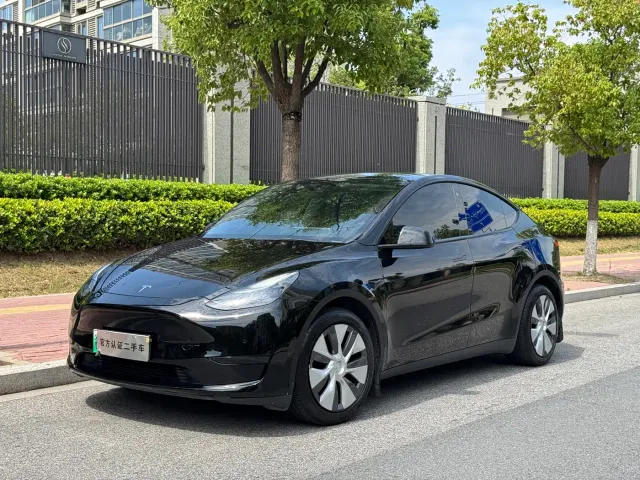 Фотография автомобиля — Tesla Model Y