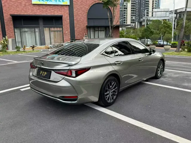 Lexus ES — Фото автомобиля 9