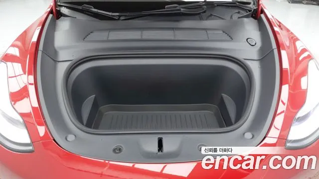 Tesla Model Y — Фото автомобиля 16