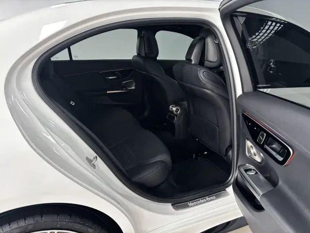 Mercedes-Benz C-Class — Фото автомобиля 24