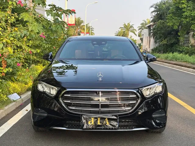 Mercedes-Benz E-Class — Фото автомобиля 2