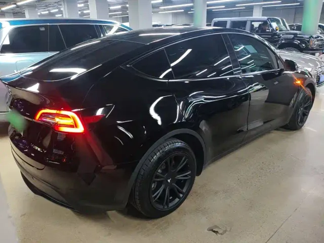 Tesla Model Y — Фото автомобиля 6