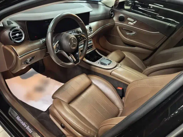 Mercedes-Benz E-Class — Фото автомобиля 7
