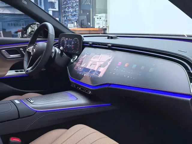 Mercedes-Benz E-Class — Фото автомобиля 12