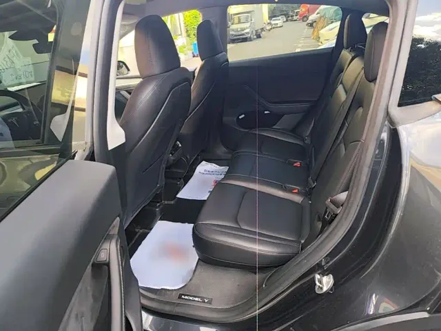 Tesla Model Y — Фото автомобиля 16