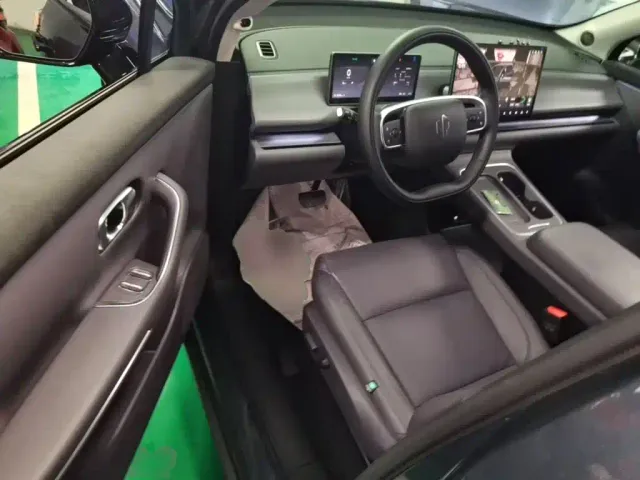 Leapmotor C10 — Фото автомобиля 15