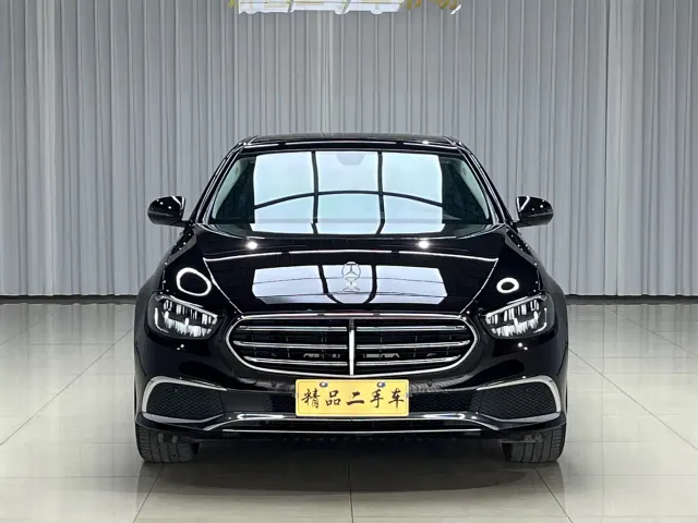Mercedes-Benz E-Class — Фото автомобиля 3