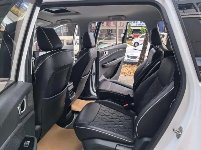 Wuling Jiachen — Фото автомобиля 11