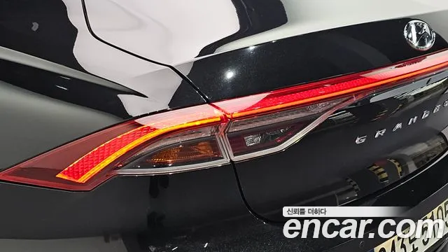Hyundai Grandeur (New) Hybrid — Фото автомобиля 8