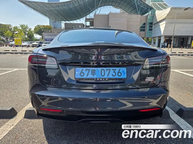 Tesla Model S — Фото автомобиля 4