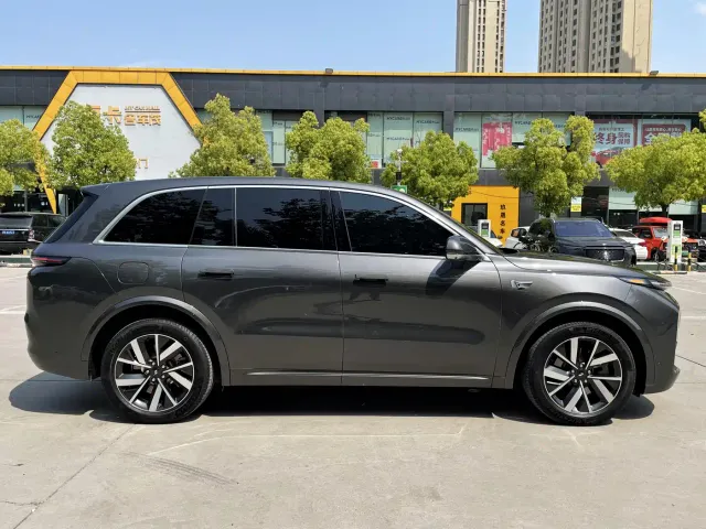 Li Auto L8 — Фото автомобиля 7