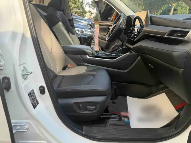 Toyota Highlander — Фото автомобиля 14