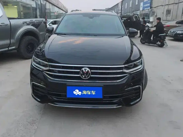Volkswagen Tiguan L — Фото автомобиля 2