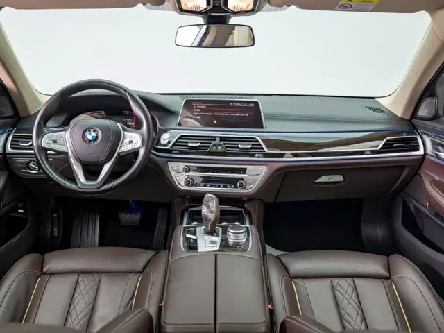 BMW 7 Series — Фото автомобиля 6