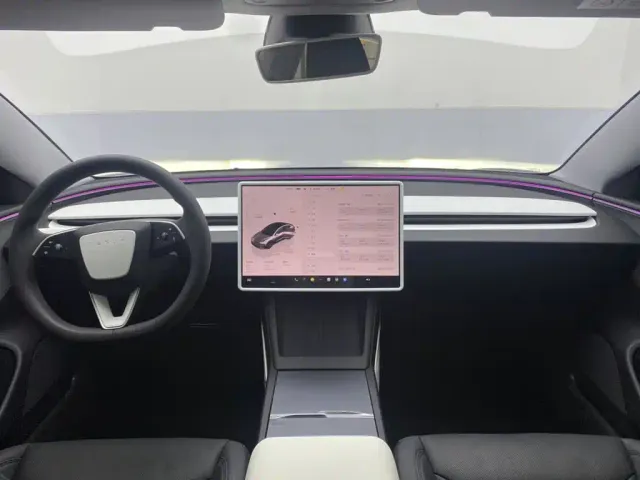 Tesla Model 3 — Фото автомобиля 13