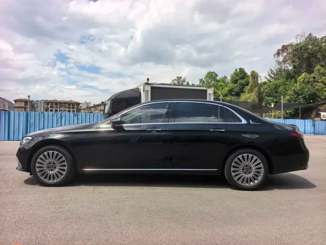 Mercedes-Benz E-Class — Фото автомобиля 4
