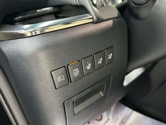 Lexus LM — Фото автомобиля 7