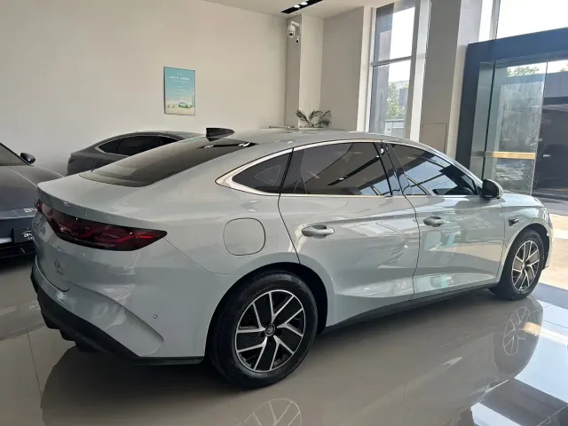 BYD Qin L — Фото автомобиля 8