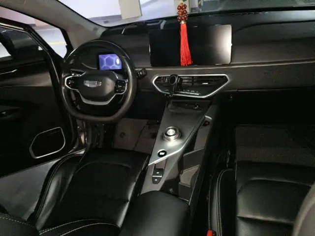 Geely Geometry C — Фото автомобиля 11