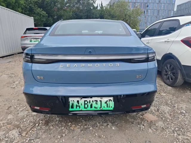 Leapmotor B01 — Фото автомобиля 5