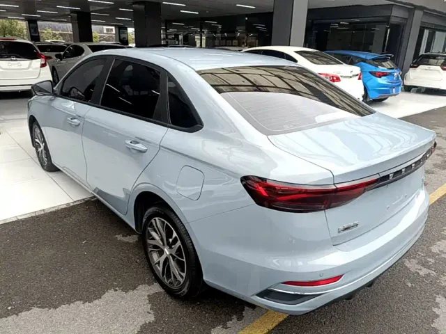 Geely Emgrand — Фото автомобиля 4