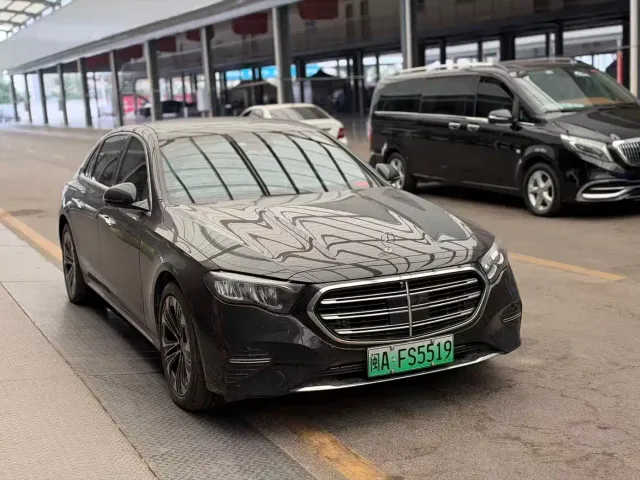 Mercedes-Benz E-Class — Фото автомобиля 3
