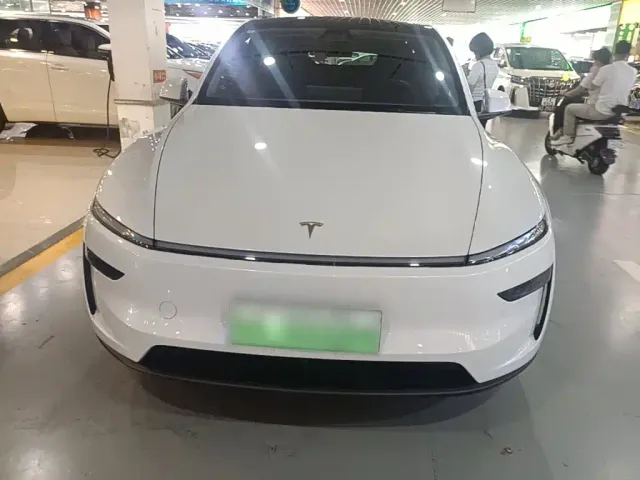 Tesla Model Y — Фото автомобиля 2