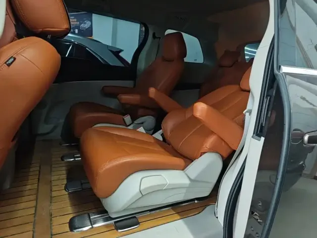 Buick Buick GL8 2023 Model Land Business Class Comfort — Фото автомобиля 12