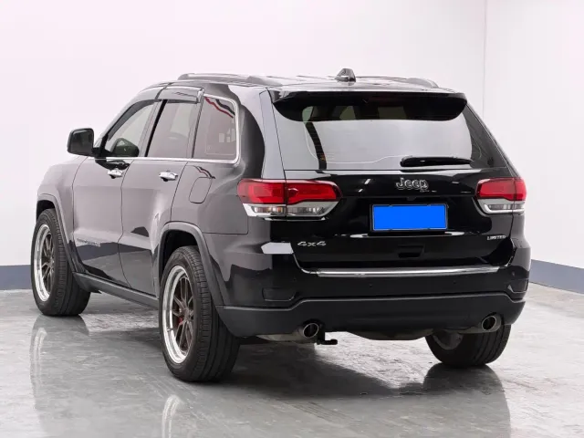 Jeep Grand Cherokee — Фото автомобиля 7