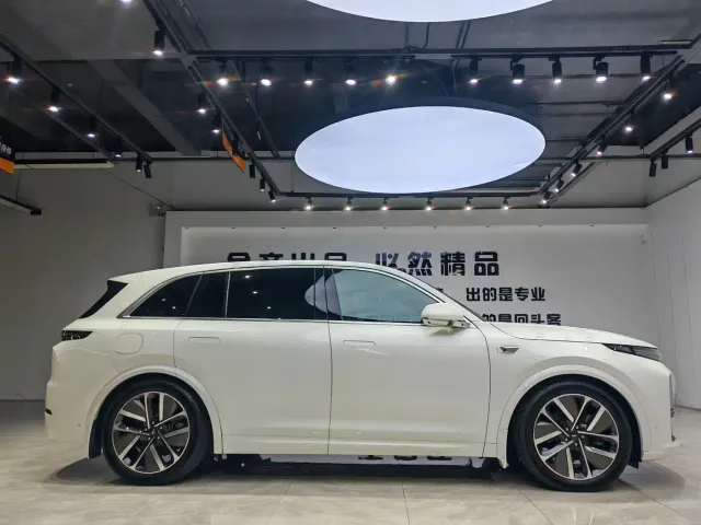 Li Auto L7 — Фото автомобиля 13