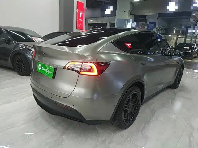 Tesla Model Y — Фото автомобиля 6