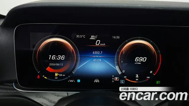 Mercedes-Benz E-Class — Фото автомобиля 8