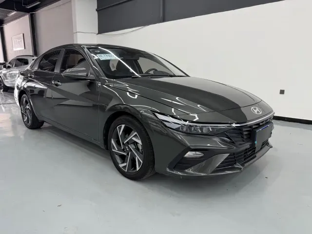 Hyundai Elantra — Фото автомобиля 3