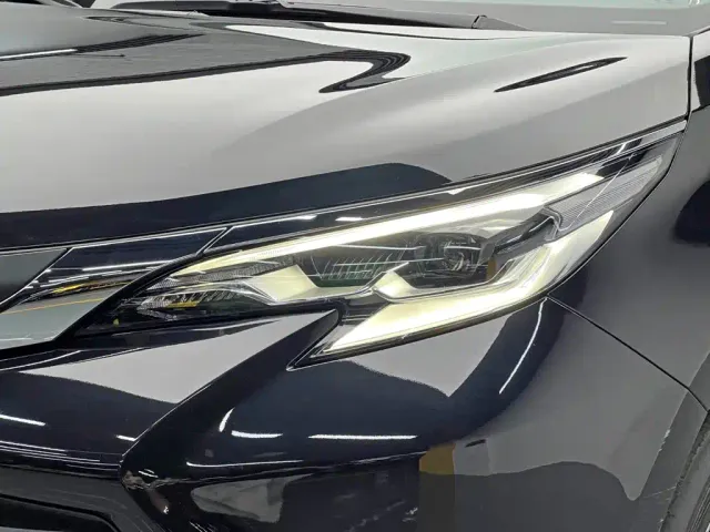 Toyota Sienna — Фото автомобиля 9