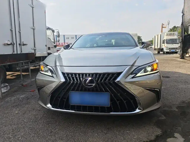 Lexus ES — Фото автомобиля 2