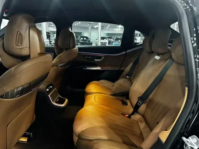 Mercedes-Benz E-Class — Фото автомобиля 14
