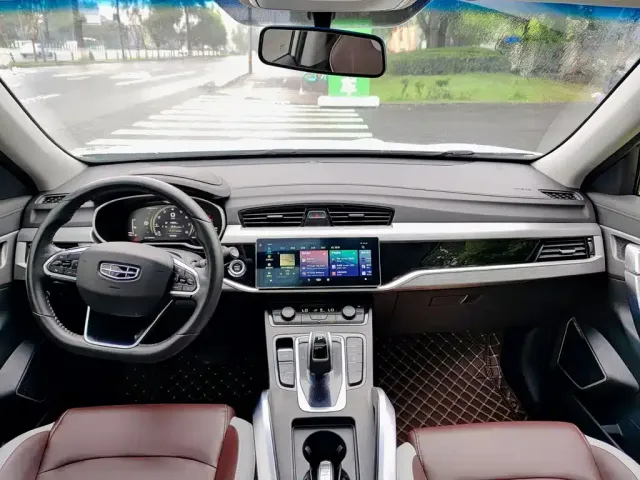 Geely Boyue — Фото автомобиля 10
