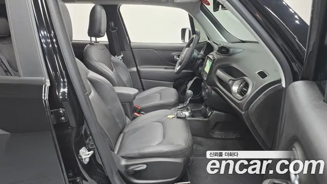 Jeep Renegade — Фото автомобиля 11