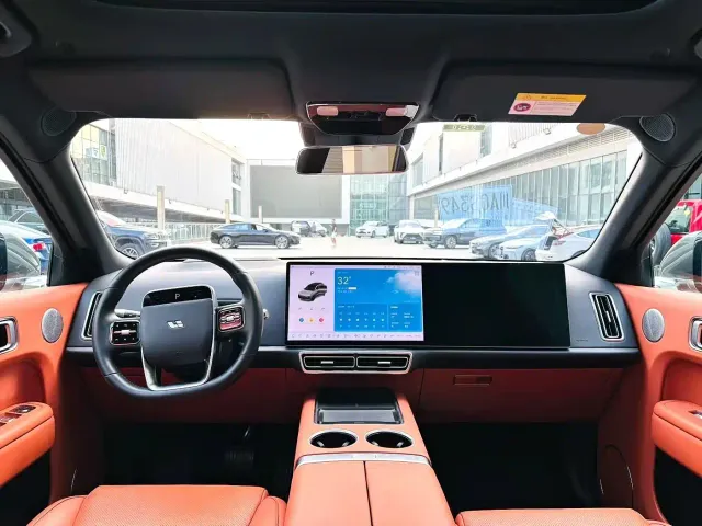 Li Auto L8 — Фото автомобиля 4