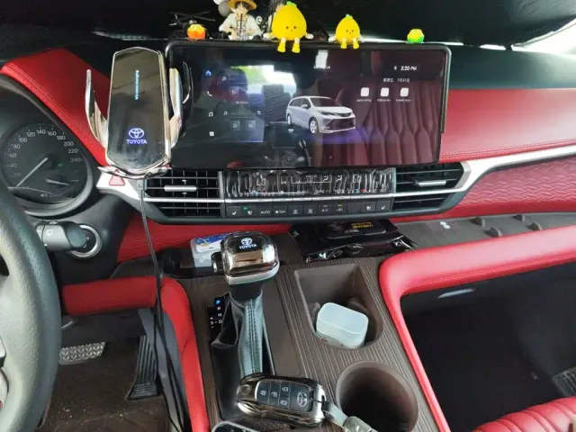 Toyota Sienna — Фото автомобиля 5