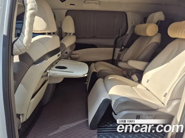 Kia Canival — Фото автомобиля 5