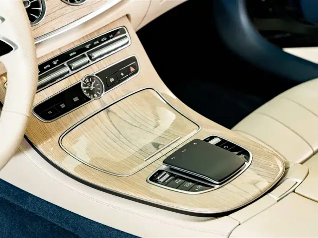 Mercedes-Benz E-Class — Фото автомобиля 13