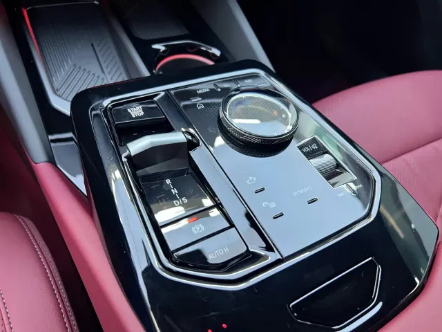 BMW 5 Series — Фото автомобиля 12